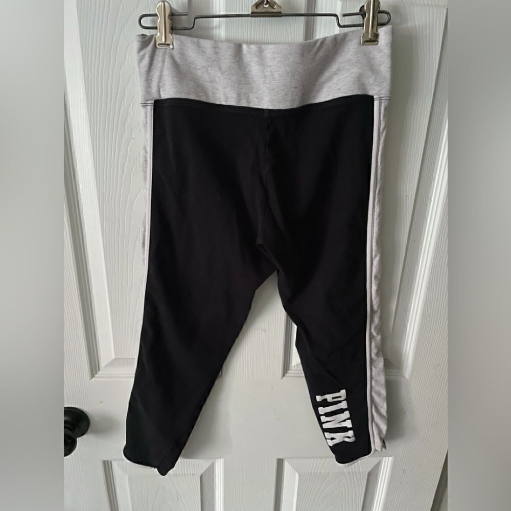Victoria’s Secret Pink cropped yoga leggings